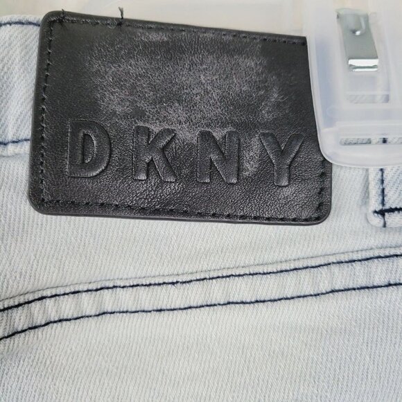 DKNY Sz 27 Women's Ankle Jeans Intentional Distressing Light Wash Mid Rise VGC - Picture 7 of 12